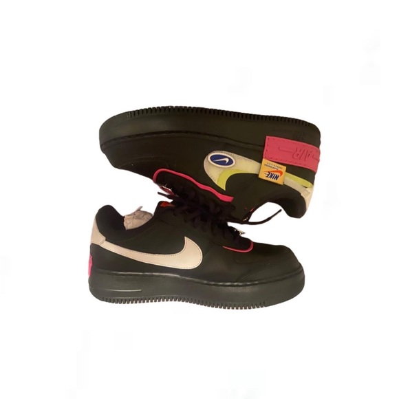 Limited Wmns AF1 SHADOW cosmic fuchsia
•Size 8.5
•removable patches - Picture 3 of 3